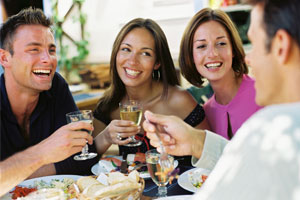 Photo: Friends talking // Thinkstock