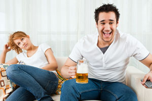 Photo: Couple on couch // Shutterstock