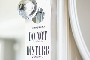 Photo: Do not disturb sign // Veer