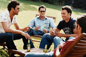 Photo: Guys drinking // Thinkstock