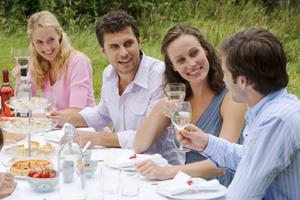 Photo: Friends at lunch // Thinkstock