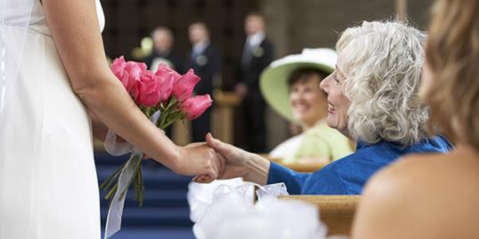 Photo: New wedding trend, saying no to invites / Rob Melnychuk/Getty Images