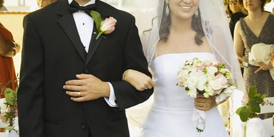 Photo: Bride and groom / Hill Street Studios/Getty Images