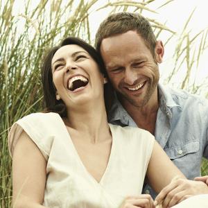 A guy making a girl laugh // Brand New Images, Getty Images