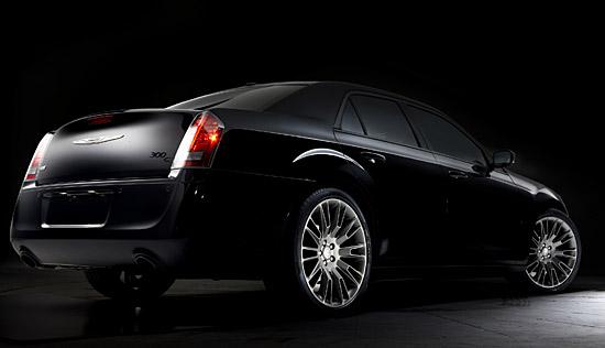 Chrysler 300 John Varvatos (c) Chrysler