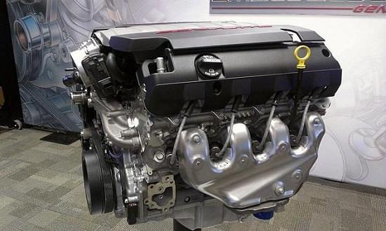 2014 Chevrolet Corvette V8 engine (© Dale Jewett of Autoweek)