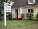 Image: Real estate sign indicating sold house (© Ryan McVay/Digital Vision/Getty Images)