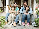 Image: Portrait of a family (© Image Source Pink/Getty Images)