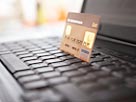 Image: Creditcard Computer (© Photographers Choice RF/Getty Images)