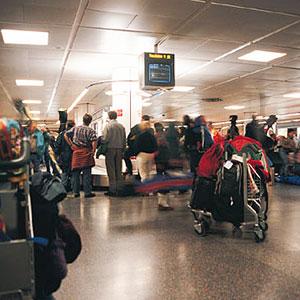 Image: Airport baggage claim. Copyright: Digital Vision, Getty Images
