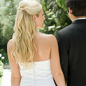 Image: Bride and groom (© Image Source/Getty Images/Getty Images)