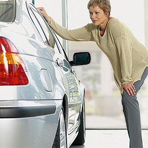 Image: Car shopping (© Image Source/Corbis)