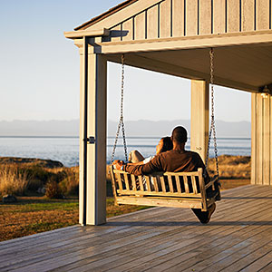 Image: Couple sitting on porch swing © Thomas Barwick/Photographer