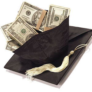 Image: Graduation cap (© Stephen Wisbauer/Getty Images)