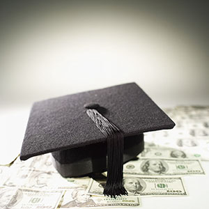Image: Graduation cap (© Stockdisc/SuperStock)