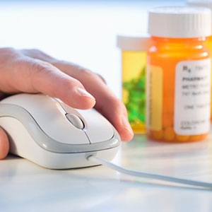 Image: Pills with computer (© Tom Grill/Getty Images/Getty Images)
