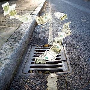 Money falling in a manhole © LdF, Vetta, Getty Images
