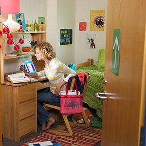 Image: Student in dorm room (© Digital Vision Ltd./SuperStock)