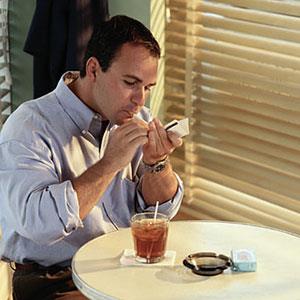 Image: Man smoking (© Steve Mason/Photodisc Blue/Getty Images)