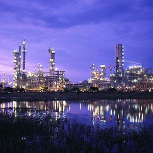 Image: Oil refinery (© Kevin Burke/Corbis)