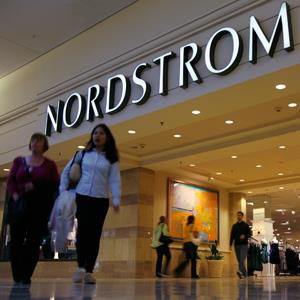 Shoppers make their way past Nordstrom at Woodfield Mall in Schaumburg, Illinois
© John Gress/Reuters