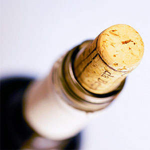 High angle view of a wine bottle © Glowimages, Glowimages, Getty Images