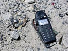 Image: Damaged cell phone (© Nick Koudis/Getty Images)