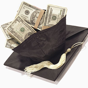 Graduation cap (© Stephen Wisbauer/Getty Images)