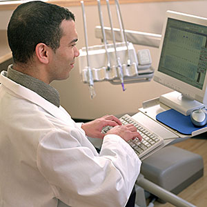 Logo: Dentist working on a computer (Andersen Ross/Brand X Pictures/Getty Images)