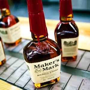 File photo of bourbon bottles at Maker's Mark Bourbon Distillery, on 16 Oct. 16, 2006 (Walter Bibikow/Corbis)