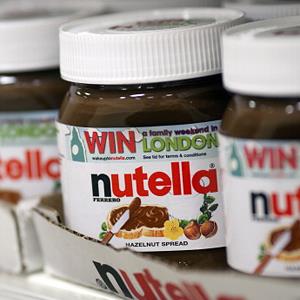Jars of Nutella in a supermarket in Slough, England on September 3, 2012 (© Simon Dawson/Bloomberg via Getty Images)