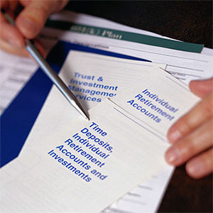 Close-up of a Banking Services Pamphlet © Keith Brofsky, Photodisc, Getty Images