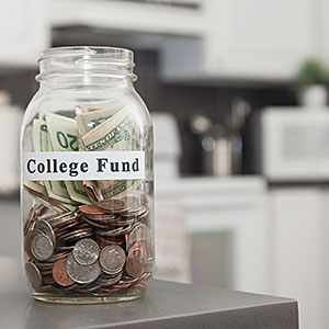Image: College fund stored in glass jar in kitchen © Vstock LLC, Tetra images, Getty Images