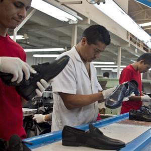 Credit: © Ronaldo Schemidt/AFP/Getty Images
Caption: People working in a shoe factory in Leon, Guanajuato State, Mexico