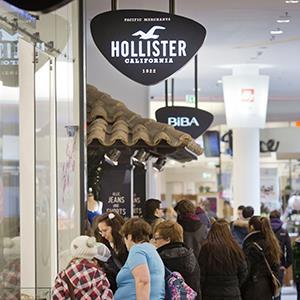 File photo of a Hollister storefront (© Frank Rumpenhorst/dpa/Corbis)