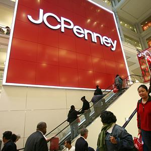 Shoppers at a J.C. Penney store in New York, NY on October 23, 2009 (© Mark Lennihan/AP)