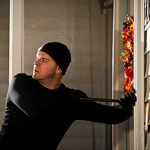 Thief Gets Distracted © Sean Locke/Vetta/Getty Images