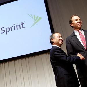 Masayoshi Son, Softbank's chairman and chief executive, shakes hands with Dan Hesse of Sprint Nextel in Tokyo on Oct. 15 © Kiyoshi Ota/Bloomberg via Getty Images