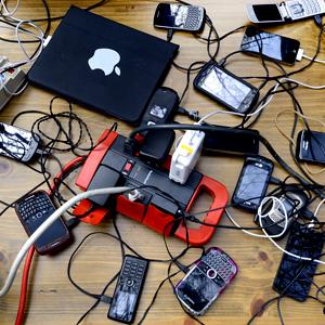 Phones and laptops charge off a genertor in New York's West Village on Nov. 1, 2012 © TIMOTHY A. CLARY/AFP/Getty Images