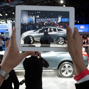 An attendee uses an iPad to take a photo of the Honda Motor Crosstour at the New York International Auto Show in 2012 © Scott Eells/Bloomberg via Getty Images