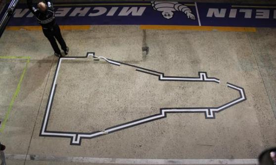 Empty Nissan DeltaWing pit box (c) Motoring Research