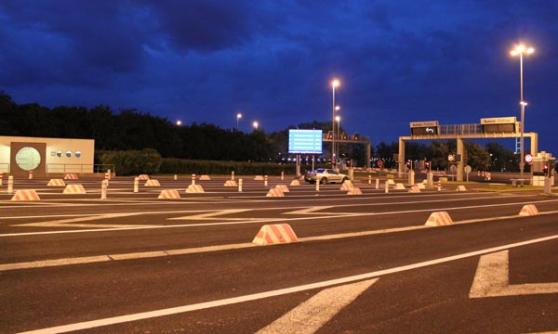 Nissan Skyline GT-R all alone at the Eurotunnel (c) Motoring Research