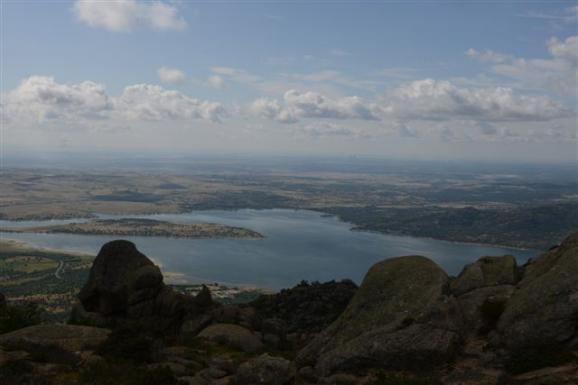 El Embalse de Santillana, visto desde la Pedriza. Foto: Sebastián Álvaro