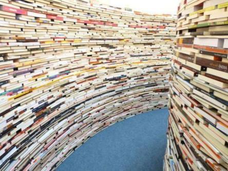 Laberinto de libros, una de las propuestas de London Festival 2012. Foto : London Festival 2012