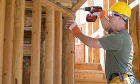 Contractor at work (© Bounce/UpperCut Images/Getty Images)
