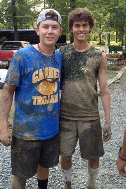 Briefs: Scotty McCreery befriends “Duck Dynasty’s” Robertson