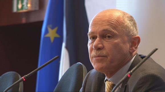 Pierre Bayle (c) M6