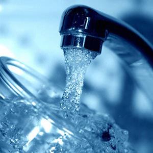 Fresh tap water flowing into a glass © Rudy Pira/Alamy