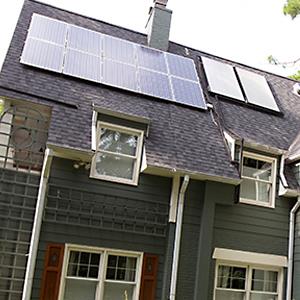Credit: © Manuel Balce Ceneta/AP Photo
Caption: Solar panels seen on a the roof of a home in Chevy Chase, Md.