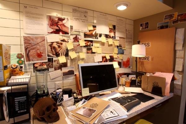 Close-up of Fin's desk / CBS
